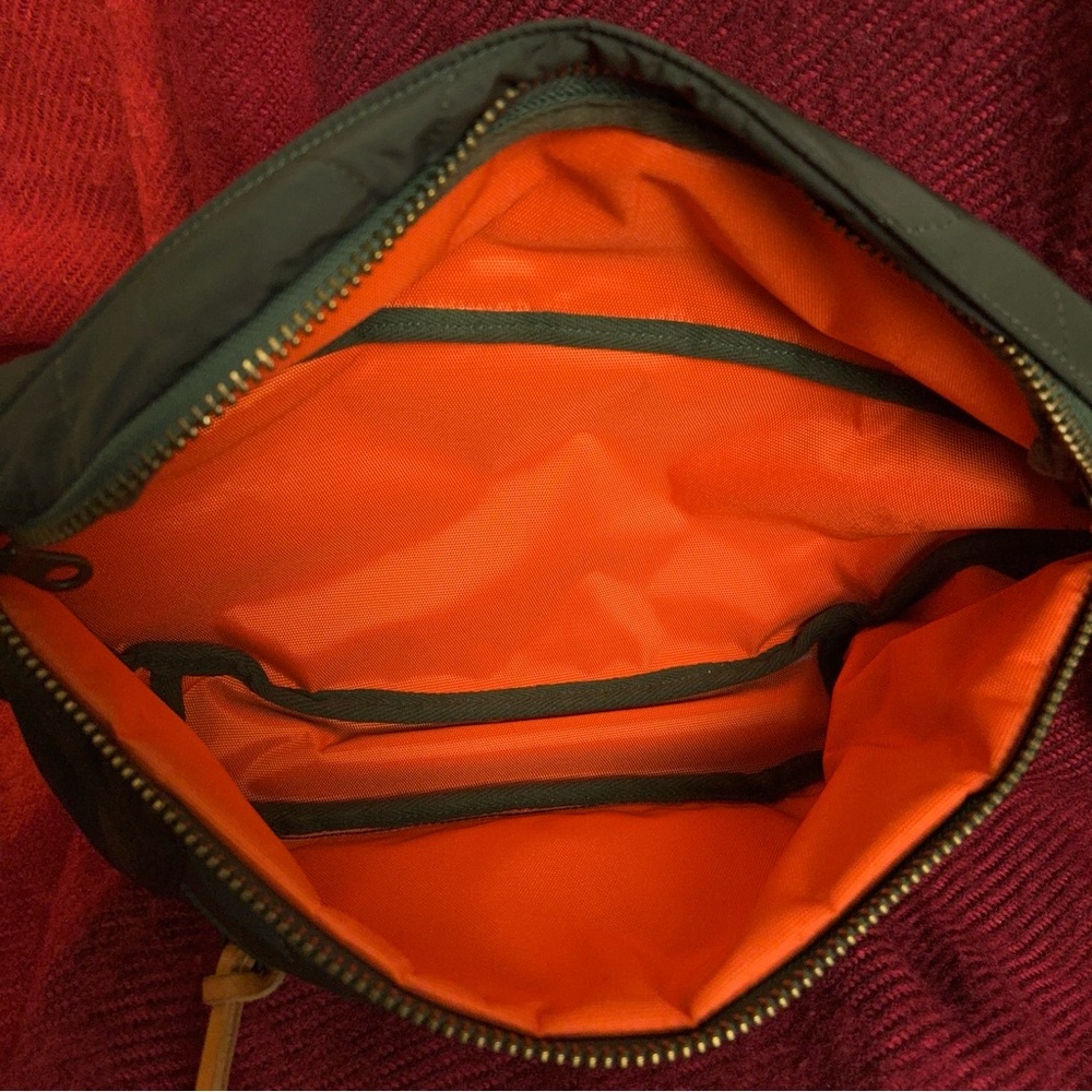 Parker Thatch Quilted Cross Your Heart Sling Bag Olive Nylon Rare - Picture 7 of 16